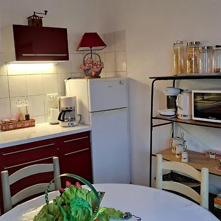 De 55m, Séjour, Chambre, Cuisine, Jardin Et Parking Privatifs Apartamento
