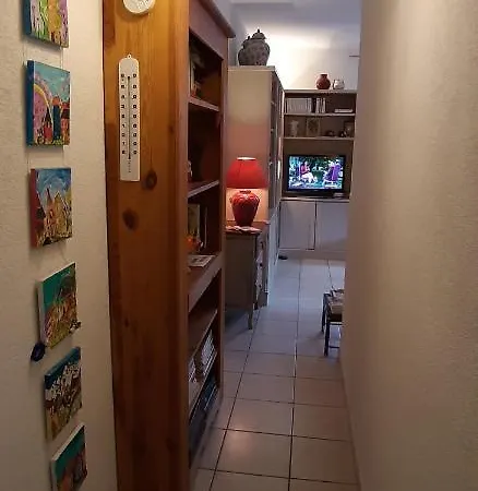 55m, Sejour, Chambre, Cuisine, Jardin Et Parking Privatifs アパート