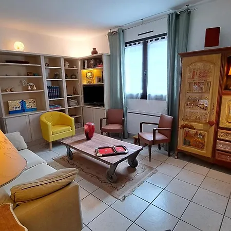 شقة De 55m, Sejour, Chambre, Cuisine, Jardin Et Parking Privatifs
